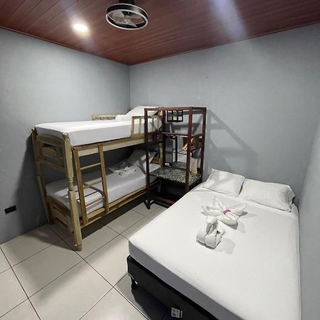 Madrono Hostel Leon Ngoại thất bức ảnh