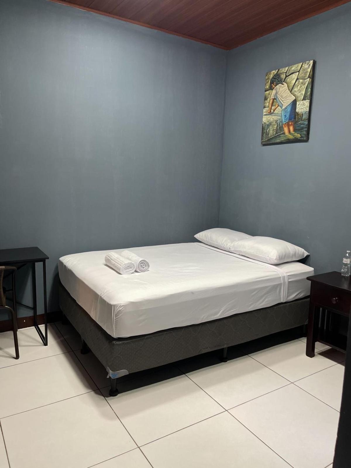 Madrono Hostel Leon Ngoại thất bức ảnh