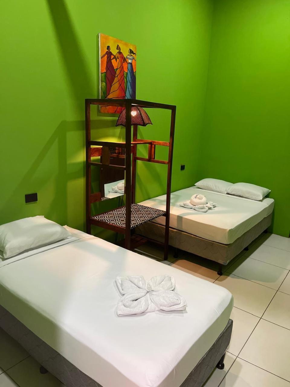 Madrono Hostel Leon Ngoại thất bức ảnh