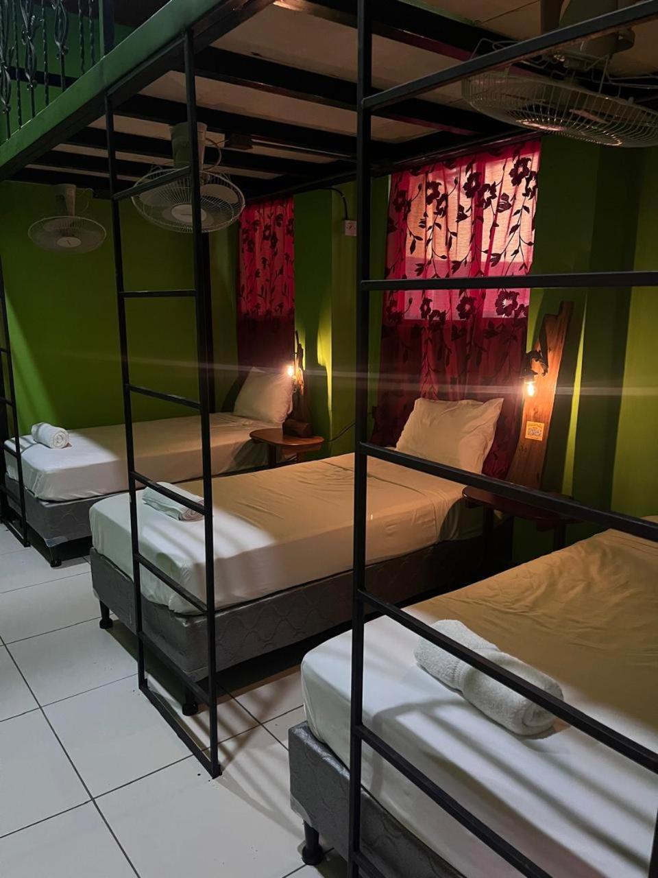 Madrono Hostel Leon Ngoại thất bức ảnh