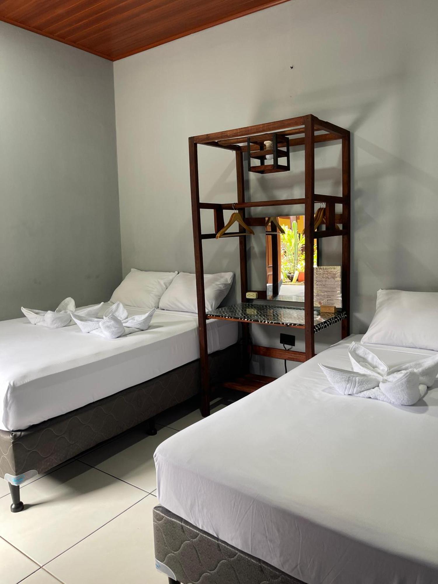 Madrono Hostel Leon Ngoại thất bức ảnh