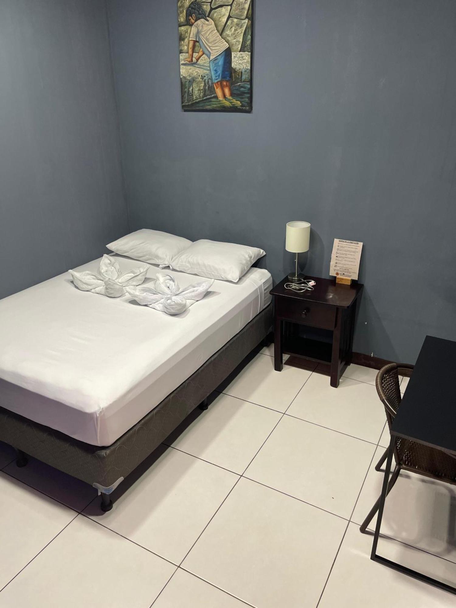 Madrono Hostel Leon Ngoại thất bức ảnh