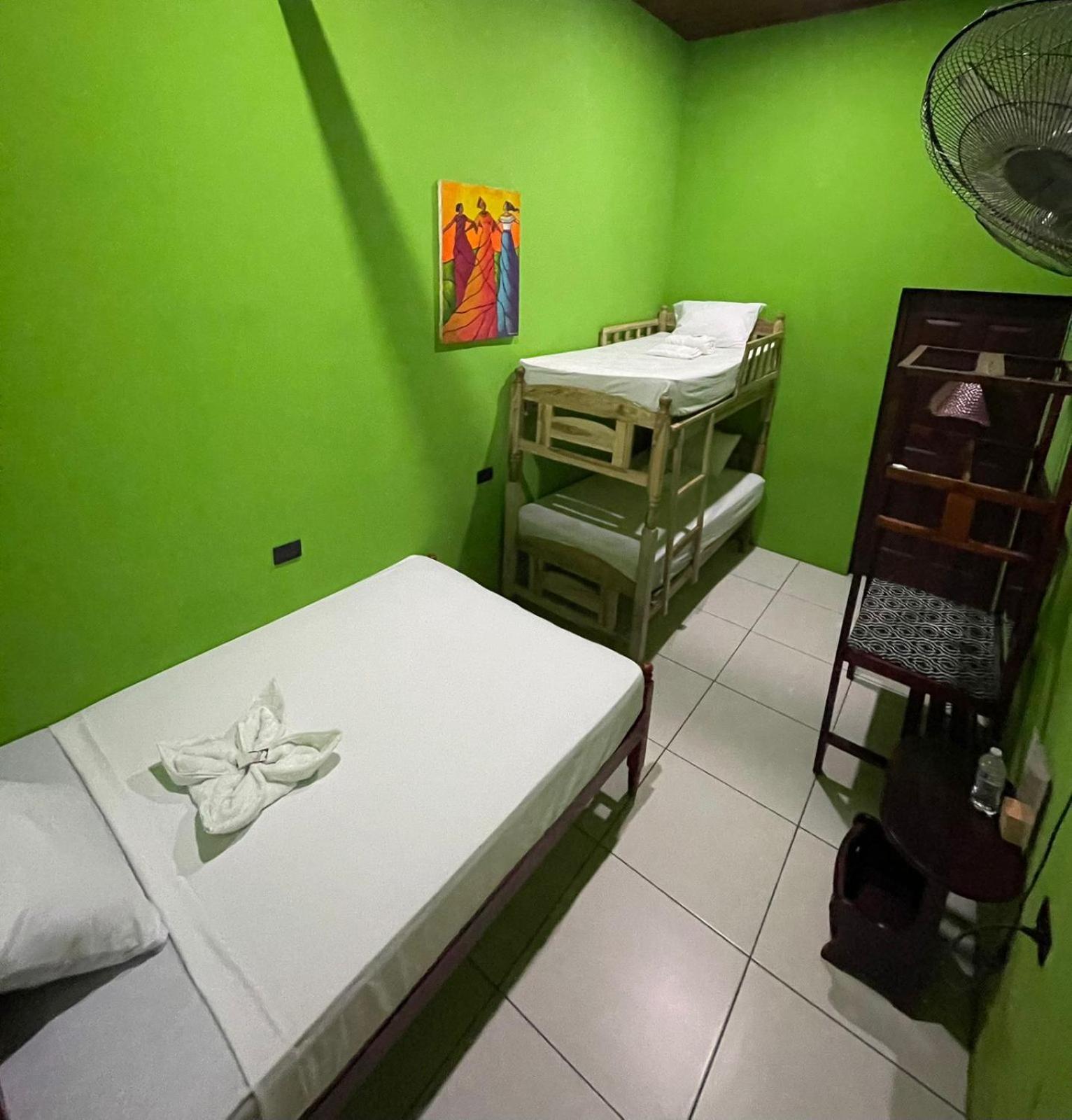 Madrono Hostel Leon Ngoại thất bức ảnh