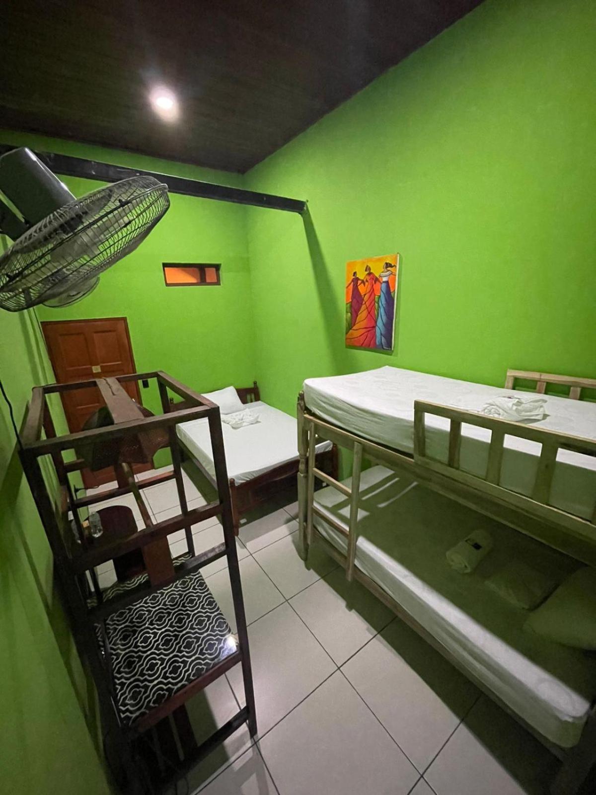 Madrono Hostel Leon Ngoại thất bức ảnh